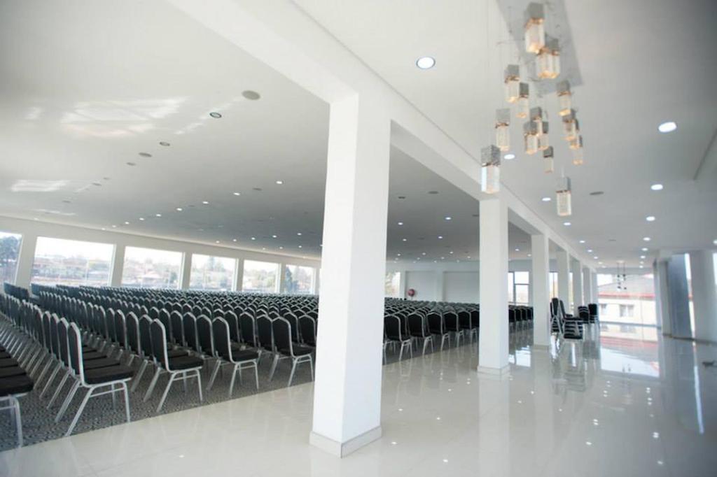 The Lakes Hotel & Conference Centre Benoni Exterior foto